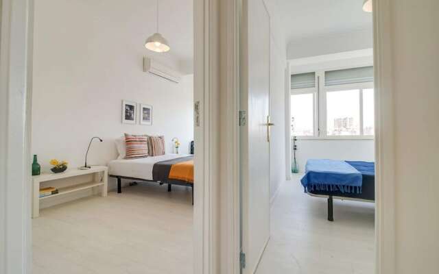 Modern 2 Bedroom Apartment With Views in Lisbon