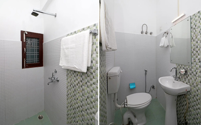 OYO 12062 Paras Guest House