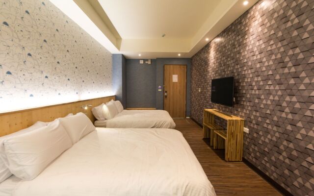 Treehouse Hostels
