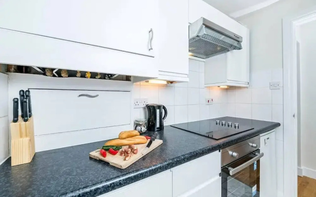 Lovely 2BR Garden Flat in Battersea