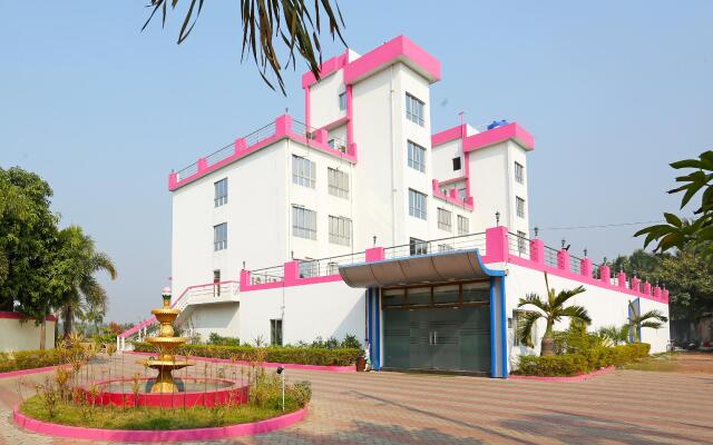 OYO 28336 Hotel Girish