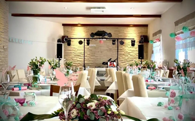 Hotel & Restaurant Pod Kaštany