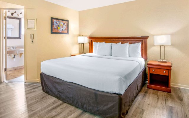 Econo Lodge Inn & Suites Durango