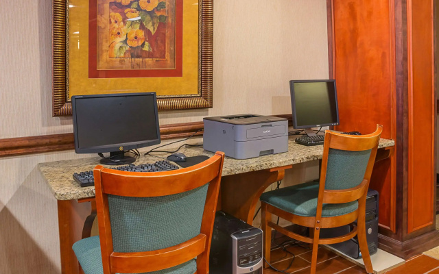 Quality Inn & Suites Detroit Metro Airport