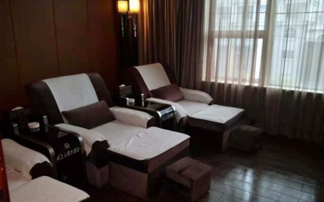 Tianshang Renjian Hotel (Yueyang Food Street)