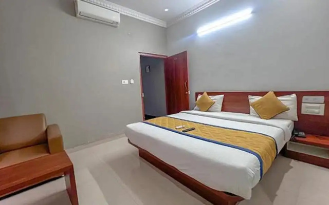 Fabhotel Gateway Suites