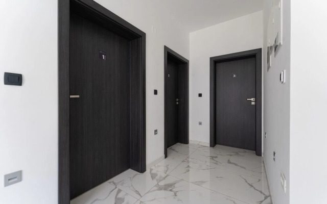 Sky & Sun Luxury Rooms