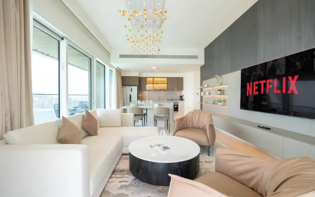 KeyRock - Grand Bleu Apt with Palm View