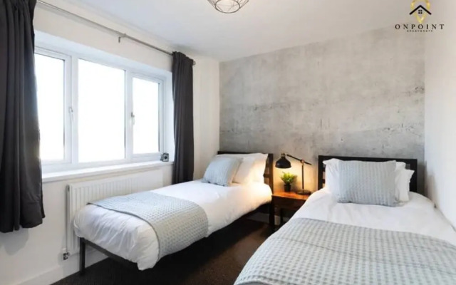 Modern 3-Storey Apartment & Free Parking