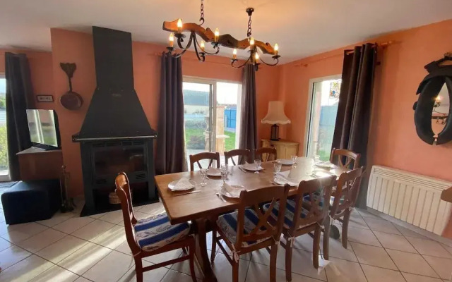 Pretty Holiday Home, Treffiagat