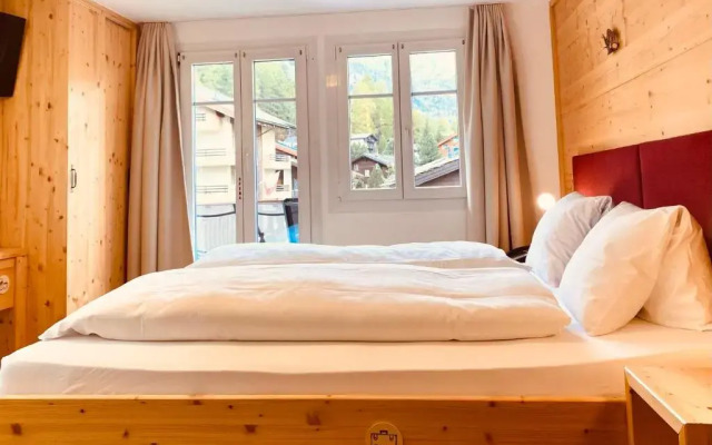 Julen Wendelin, Hotel Touring