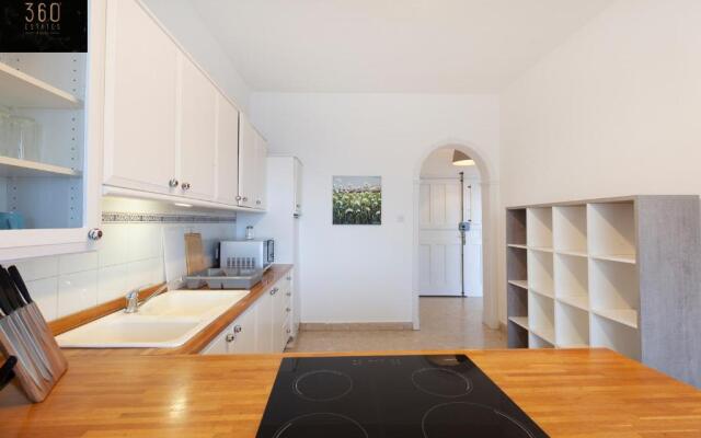 Breathtaking Seafront 3BD, Sliema coast by 360 Estates