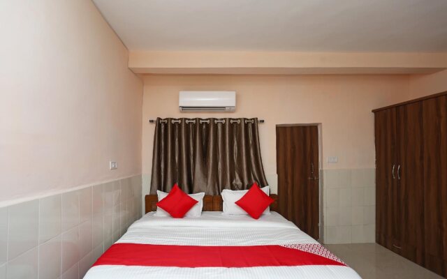 Hotel Royal Palm by OYO Rooms