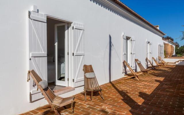 Cenoura-Brava Villas & Suites.