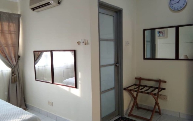 Aini's Guest House In Vista Amani Condo – Guest Rooms – Kuala Lumpur