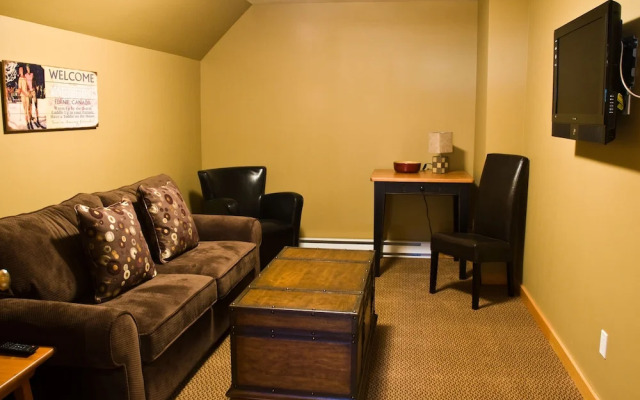 Pinnacle Ridge Chalets by Fernie Lodging