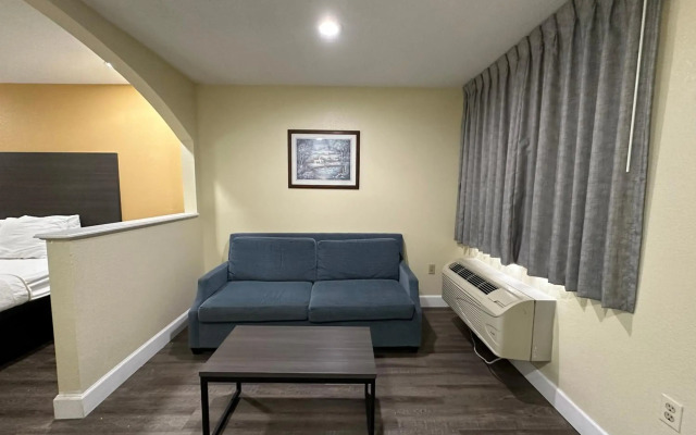 Rodeway Inn & Suites Highway 290 Northwest