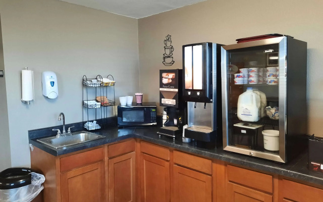 Super 8 by Wyndham Watertown