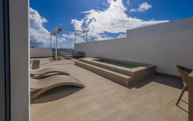 Incredible Beach Penthouse With Bbq and Rooftop