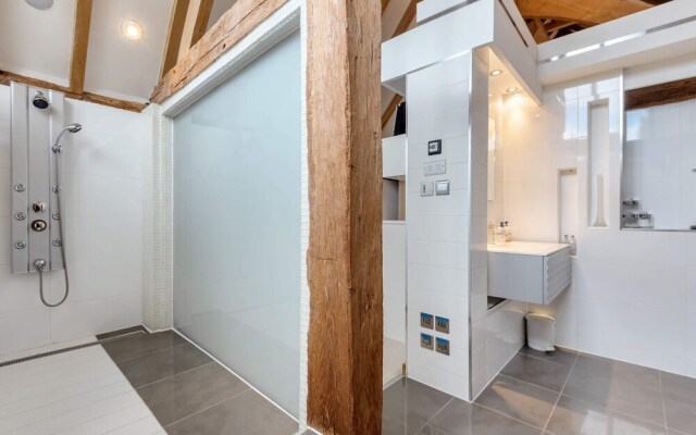 Entire Luxury Home and Garden Canterbury