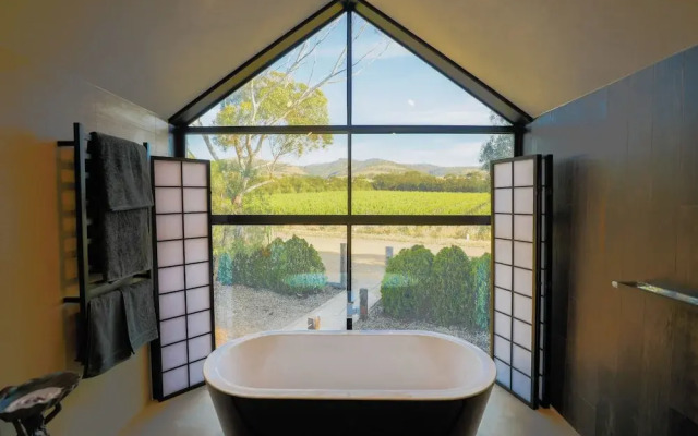 Old Chaff Mill Retreat - - luxury vineyard accommodation