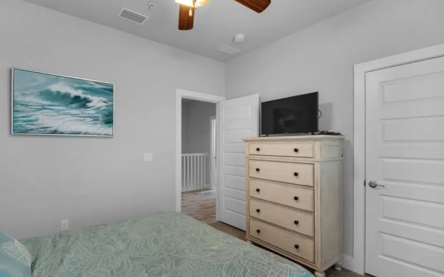 Daydream Beach 4 Bedroom Home by RedAwning