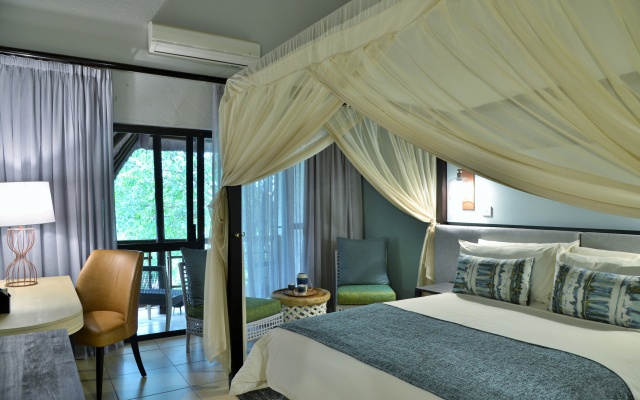 Cresta Mowana Safari Resort & Spa