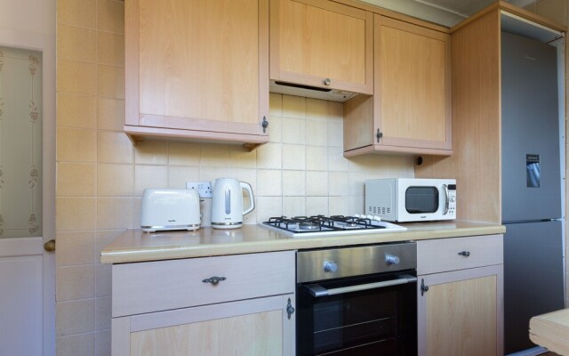 Cosy Room in Morden