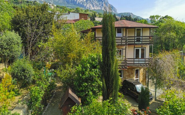 Lavrovy Sad Guest House