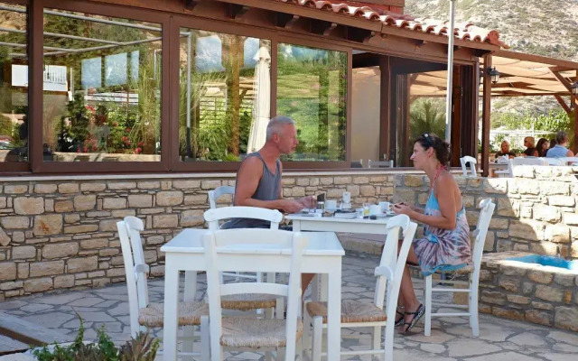 Eleaterra Hotel