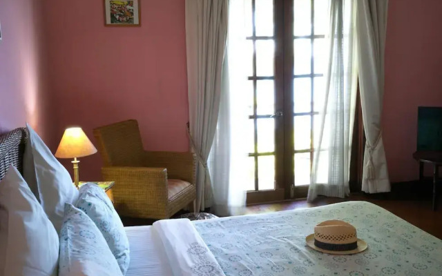 Las Flores Country & Beachside Hotel