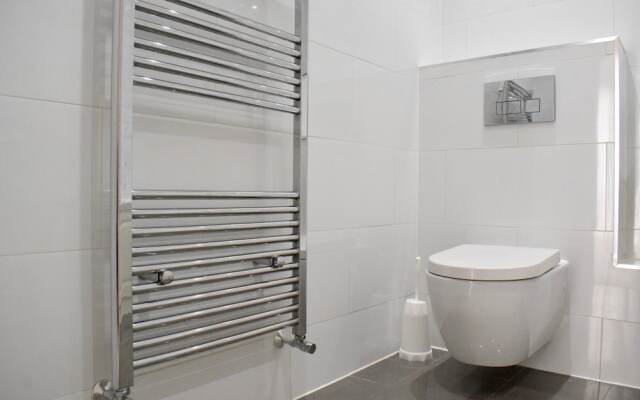 Bright 1 Bedroom Apartment in South London