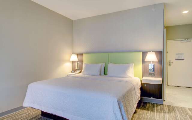Hampton Inn & Suites Boston/Stoughton