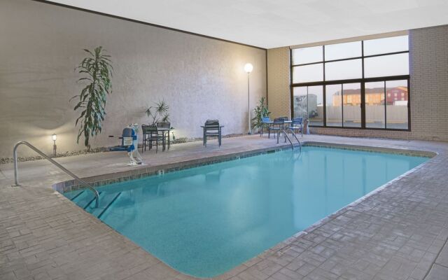 Days Inn & Suites Clovis