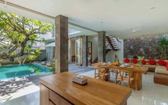 Stunning 2 Br Pool Villa With Rooftop In Seminyak