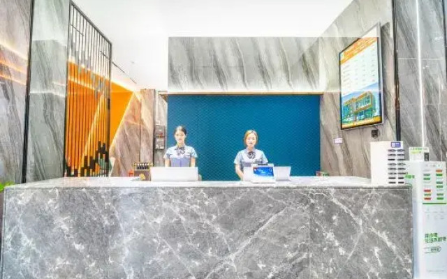 Manhattan Hotel (Guigang Life Harbor High-speed Railway Station)