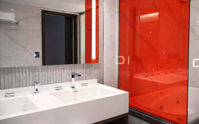 Radisson RED Funes