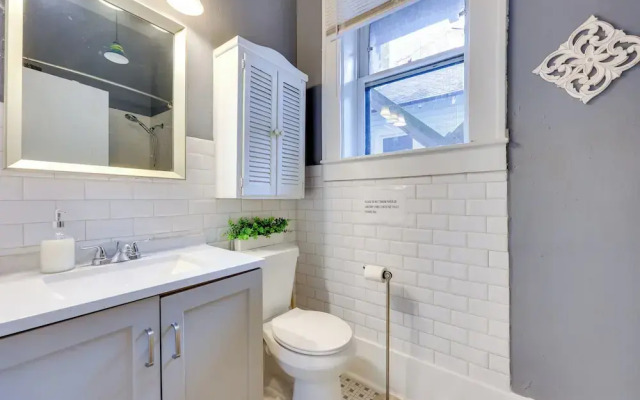 Charming Jacksonville Home ~ 2 Mi to Downtown!