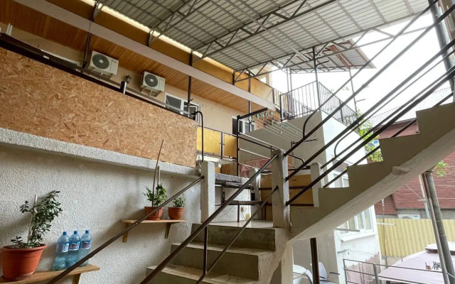 Sunny House (former Henri)