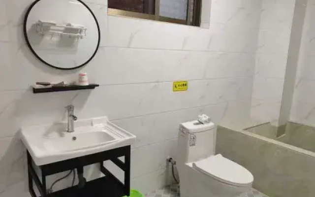 Maitreya Yuxuan Hot Spring Homestay (Huquan Ecological Park Dongdaemun Branch)