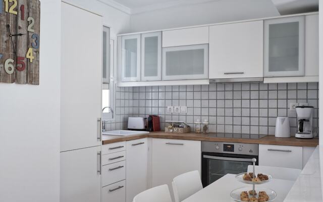 Marvelous N Bright Apartment Next To Megaro Mousikis