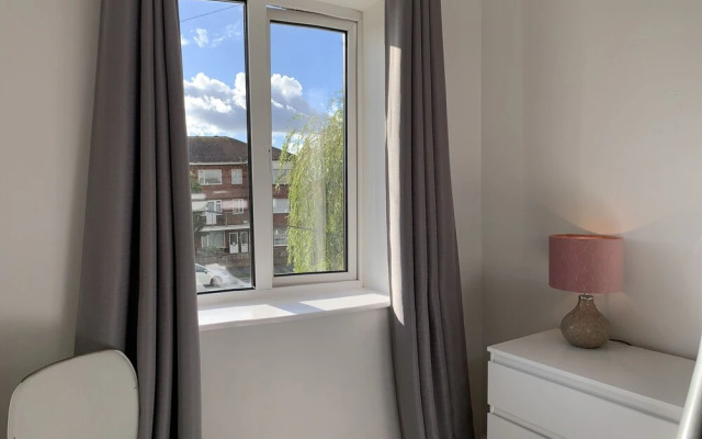 Beachside Home - Sleeps 5, Garden, Parking & Pets