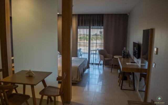 Double Bay Beach Hotel