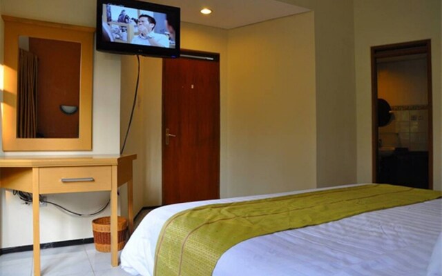 Villa 4-BR Klub Bunga No. 8 Batu Malang