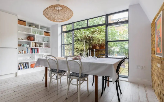Radipole Road IV by Onefinestay