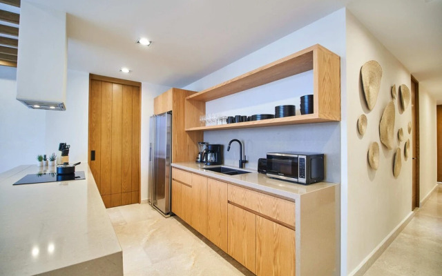 Pure Condos 302 By Lockey