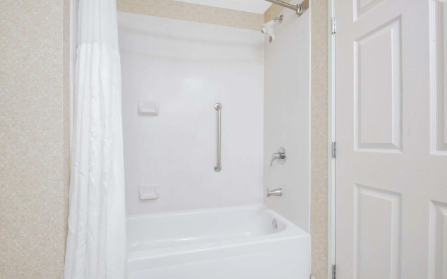 Wingate by Wyndham Gillette