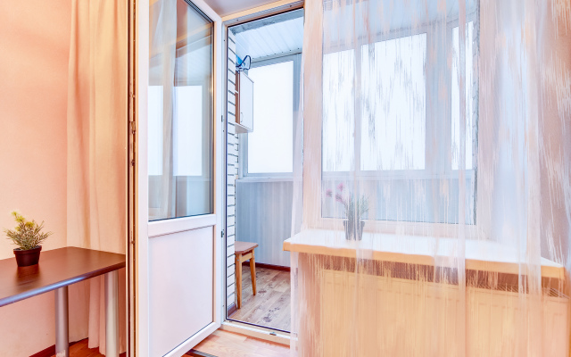 Гости Любят на Ленсовета 43