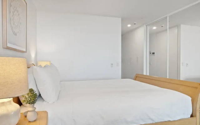 Chic Ground-floor Studio Near Local Cafes