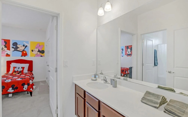 6BR Luxury Home - Private Pool Games Room